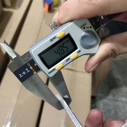 product-1-1 quality control of T shape clamp for tin roof(001)