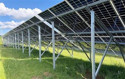 Sistemas de montaje solar diseñados para ofrecer velocidad y estabilidad